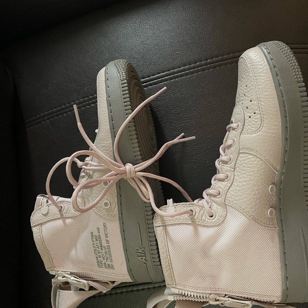 Ladies Nike Silt Red SF Air Force 1 Urban Utility FTWR Sz US 8.5